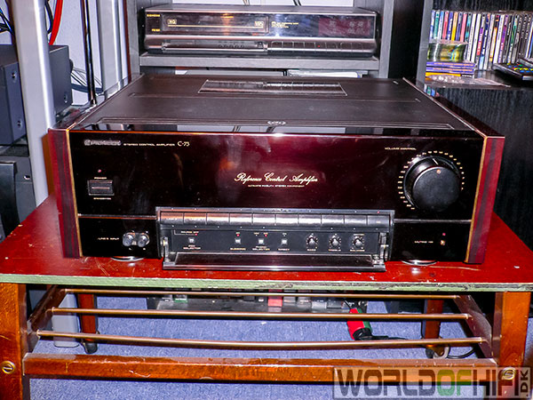 Pioneer C-73 med blåt lys